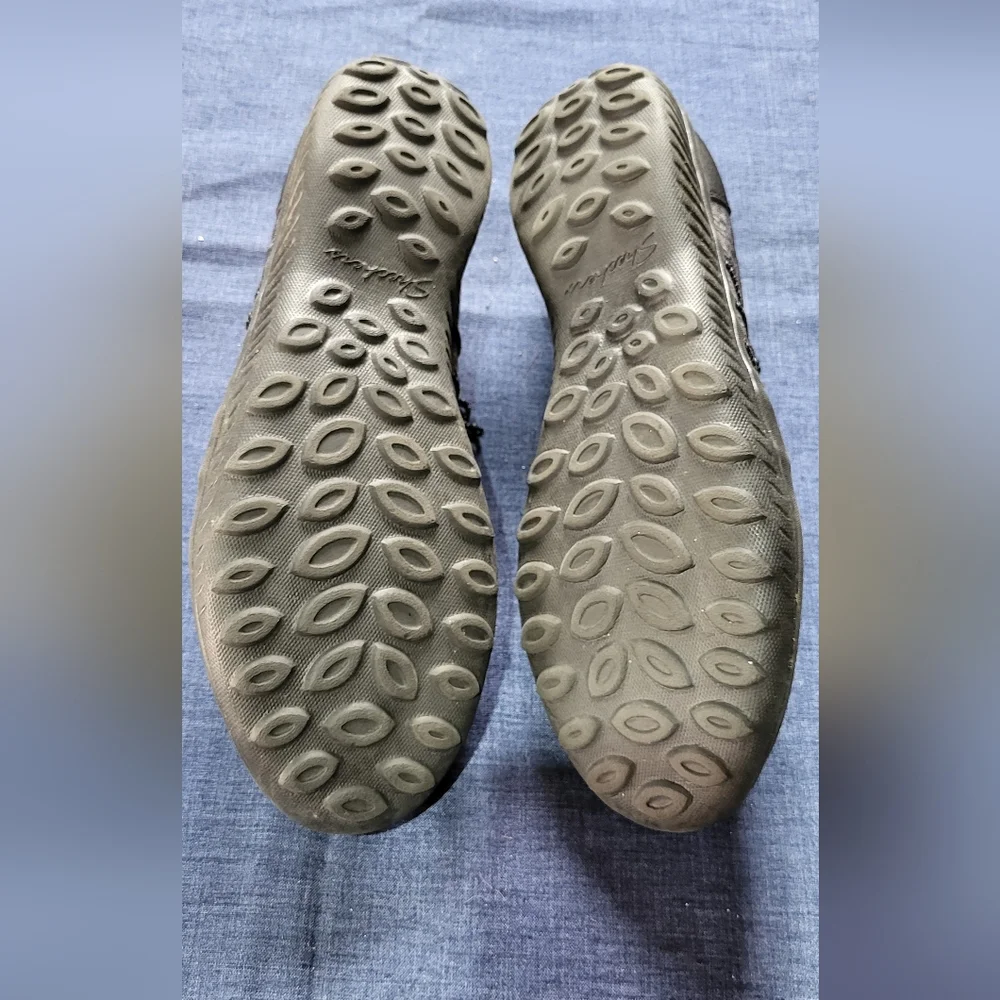 Skecher's slide on memory foam, classic fit comfort shoe - Picture 3 of 7